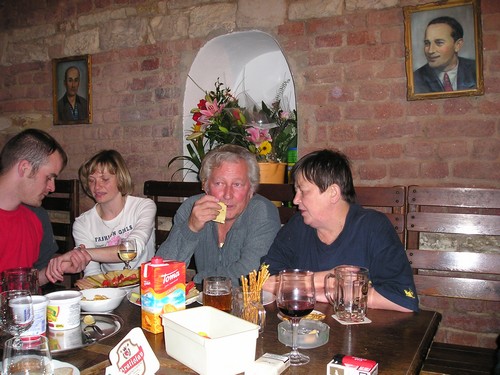 Okolo stola7.JPG